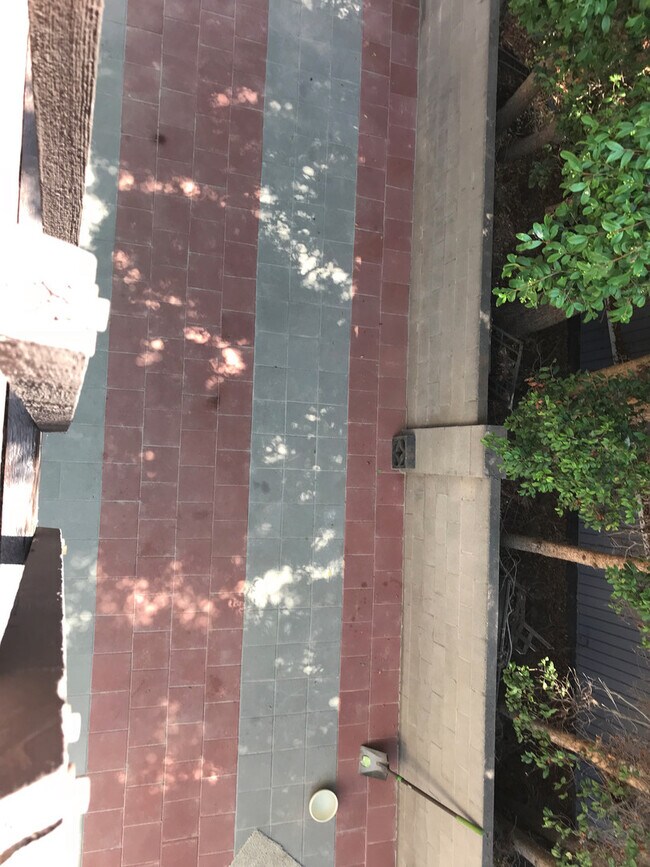 Building Photo - Pullman Duplex