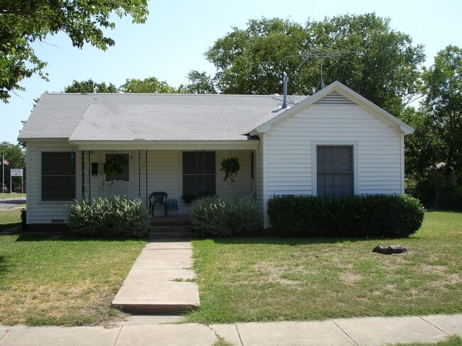 Primary Photo - Cute 2 Bedroom, 1 Bath Home!