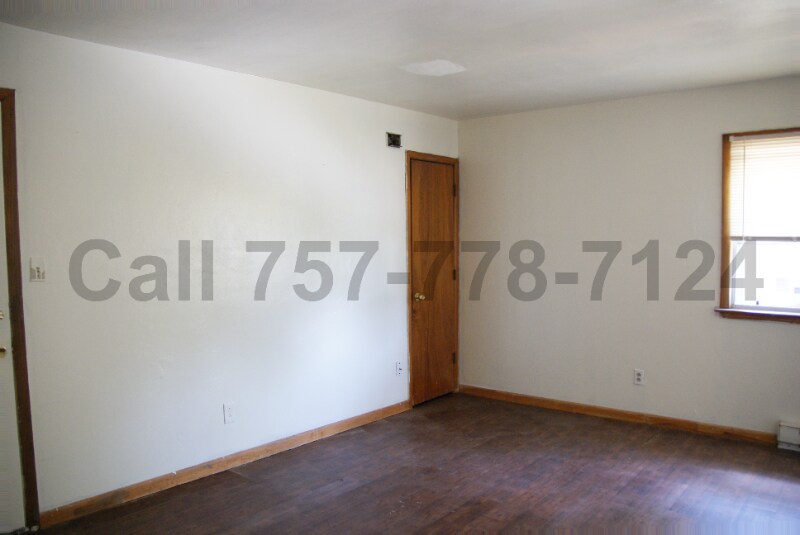 Building Photo - 4852 E Princess Anne Rd