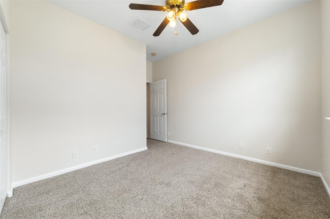 Building Photo - 463 School House Rd