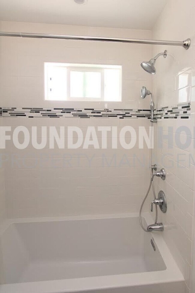 Building Photo - Santa Venetia Charmer 3BD+/2BA-Pool- FOUND...