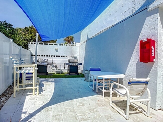 Building Photo - Fully Furnished Beautiful 2 Bedroom Seasca...