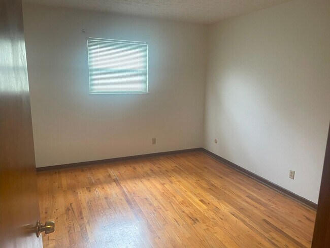 Building Photo - 6225 Willowcrest Dr
