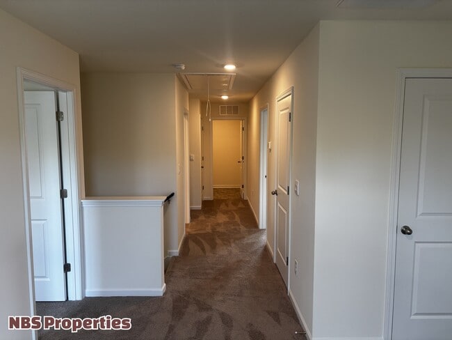 Building Photo - 935 Utopia Ln