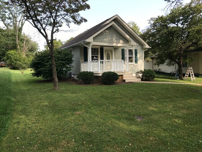 Building Photo - Adorable 2 Bedroom, 1 Bath in Shelbyville!