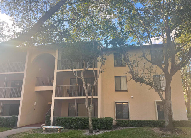 Building Photo - 205 Foxtail Dr