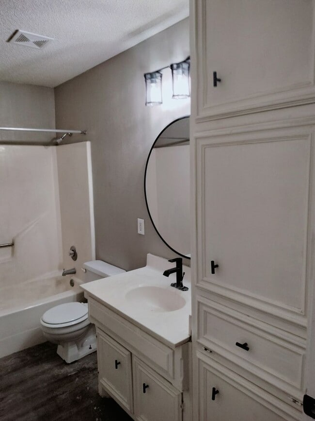 Building Photo - 3/2/2 or 2 Bedroom with an Office