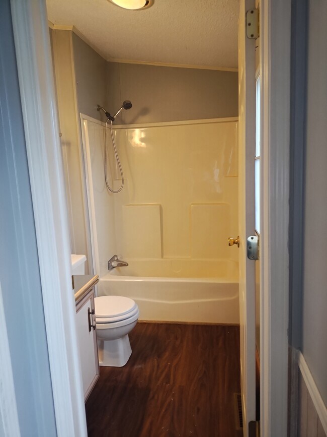 Building Photo - 719 Golden Point