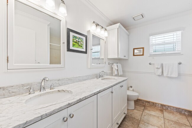 Building Photo - 405 Luke St