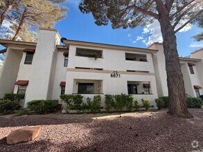 Building Photo - Gorgeous condo is a spacious 2Bed/2Bath un...