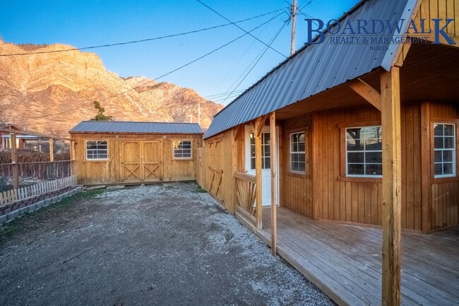 Building Photo - Newly Remodeled 3 Bedroom East of Harrison Blvd!