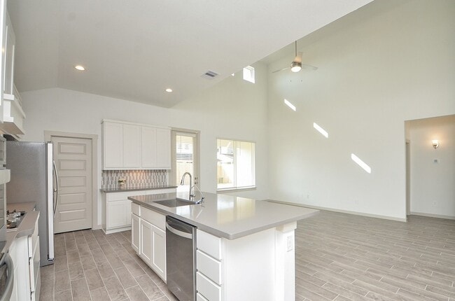 Building Photo - 29203 Pikes Peak Dr