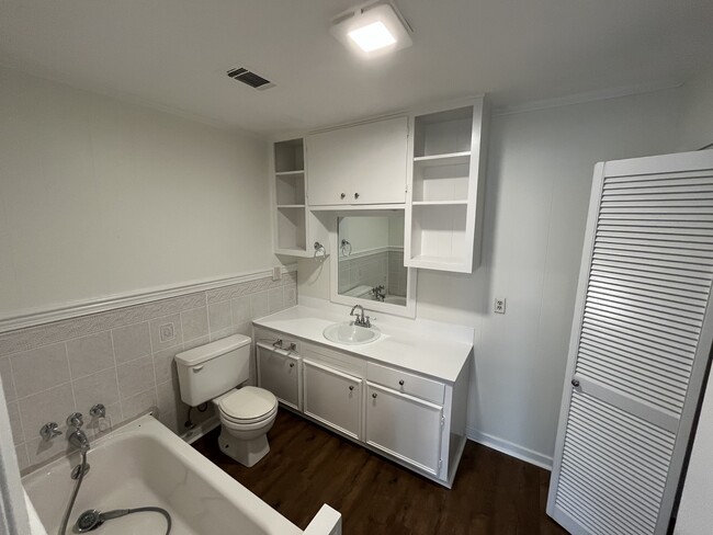 Building Photo - 1375 Riverwood Dr