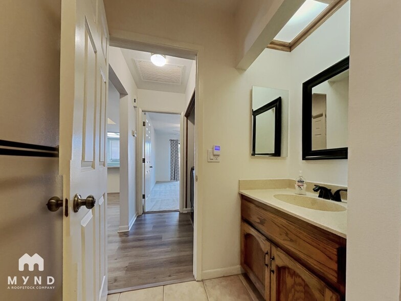 Building Photo - 1550 N Stapley Dr