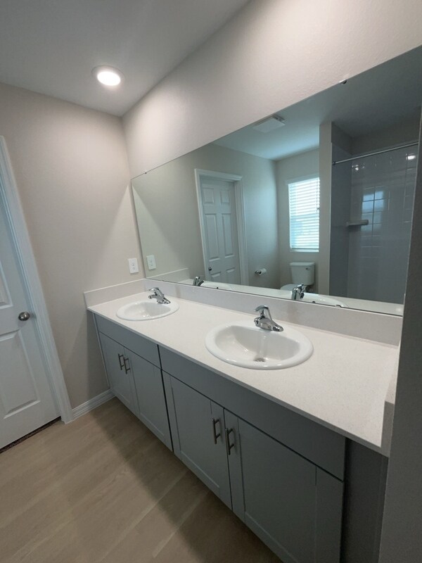 Building Photo - 4075 Gardenia Ave