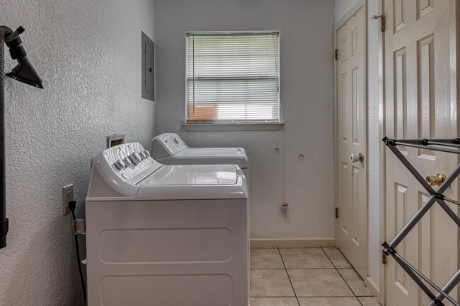 Building Photo - 227 Foster Cir