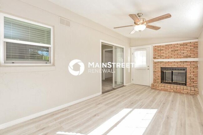 Building Photo - 4 Bedroom Pet-Friendly Home in DELAND, FL ...