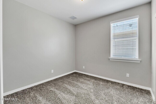 Building Photo - 1644 Folkstone St