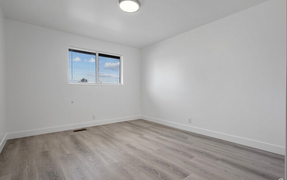 Building Photo - 686 Tomahawk Dr