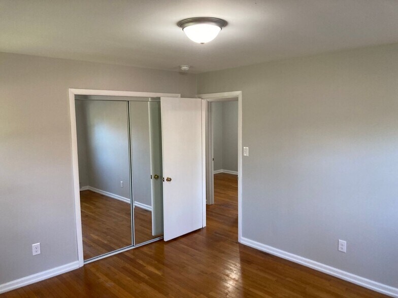 Building Photo - 8802 Avalon Dr