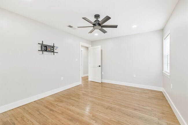 Building Photo - 6205 S Rice Ave