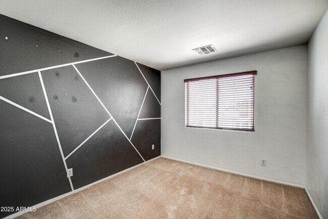 Building Photo - 40437 W Robbins Dr