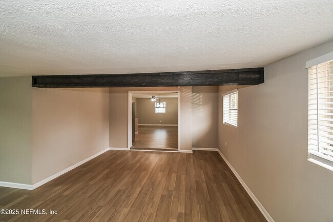 Building Photo - 335 Bonnlyn Dr