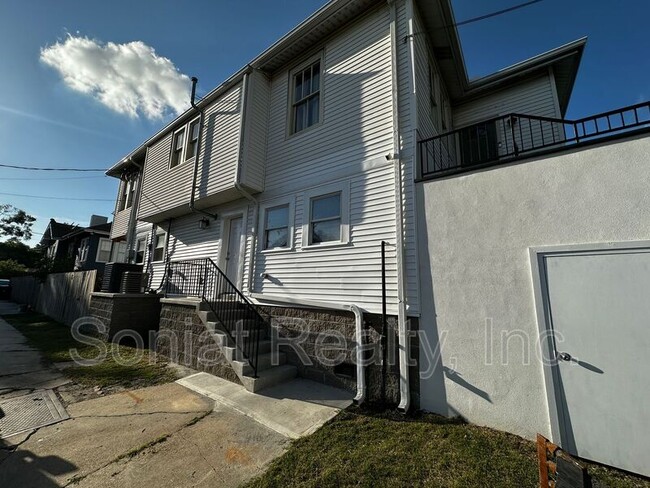 Building Photo - 3302 Nashville Ave