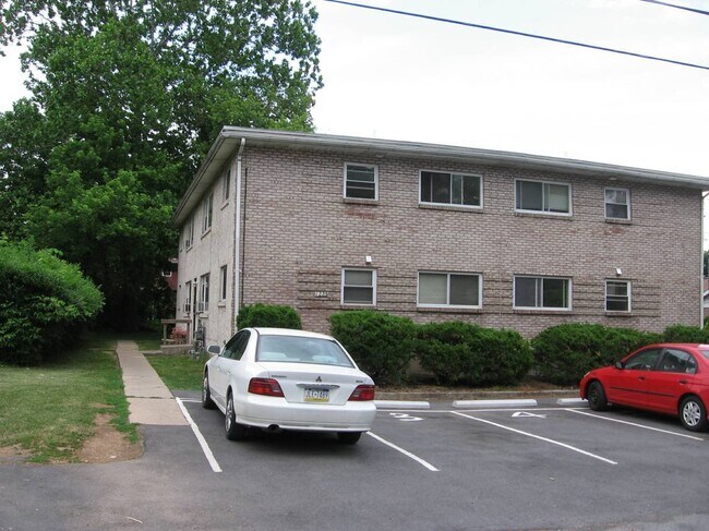 Building Photo - 1225 S Lumber St