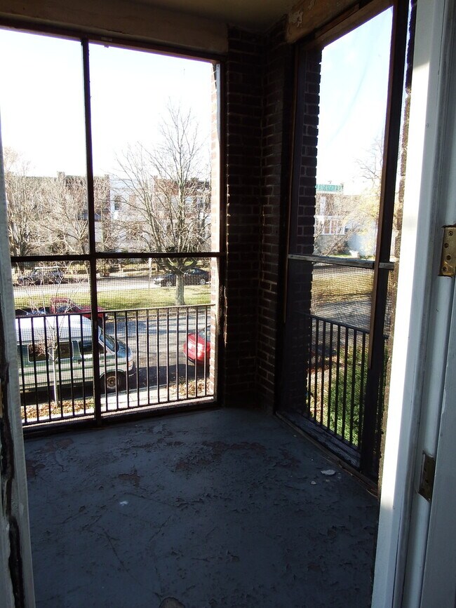 Building Photo - 2111 Park Ave