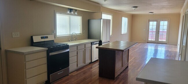 Building Photo - 3129 Elizabeth St