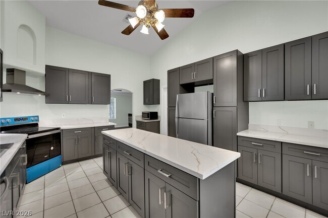 Building Photo - 7595 W Camero Ave