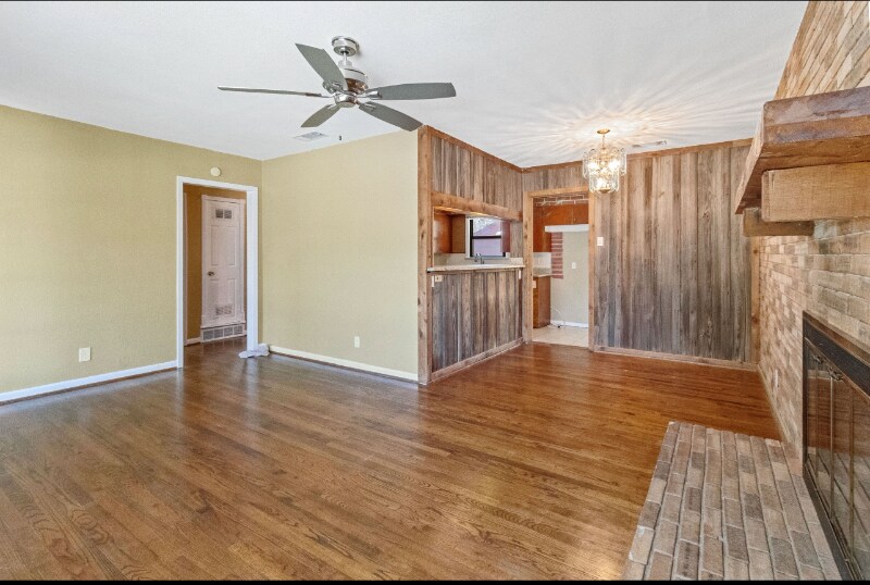 Building Photo - 10911 Visalia Dr