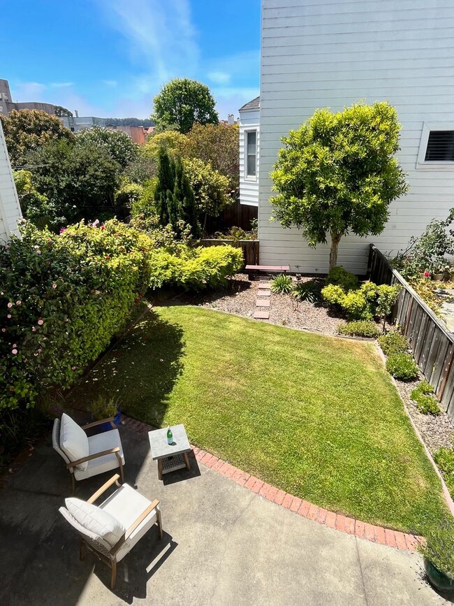 Building Photo - New On Market! Gorgeous Marina Home