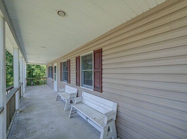 Building Photo - 756 Lakehurst Rd