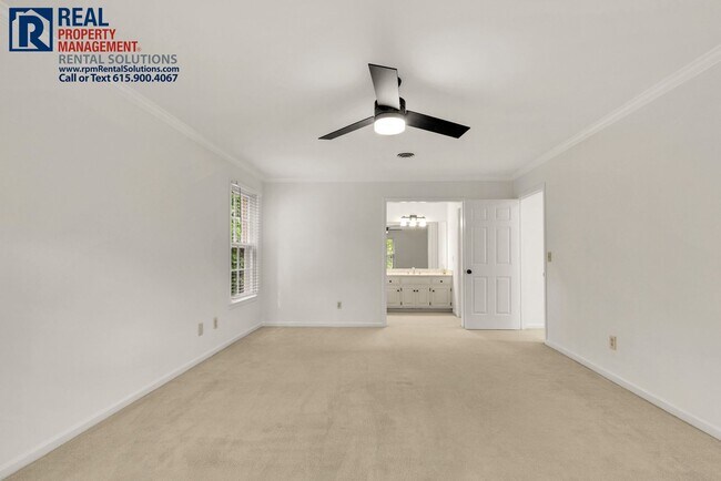 Building Photo - Beautiful Brentwood 3 BD home with attache...
