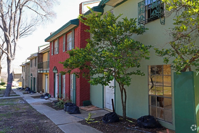 Building Photo - Orleans Court Condos