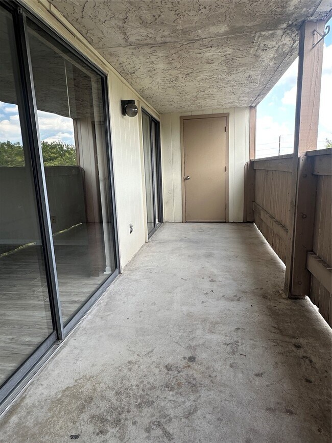 Building Photo - 8421 Hearth Dr