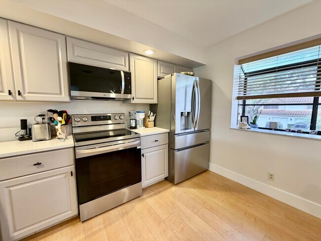 Building Photo - 7935 La Mirada Dr