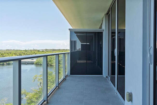 Building Photo - 16385 Biscayne Blvd