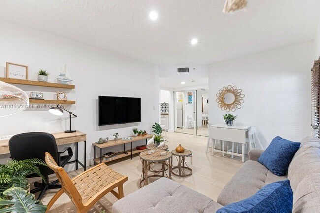 Primary Photo - 525 NE 17th Way