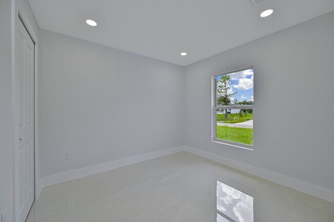 Building Photo - 4522 24th St SW