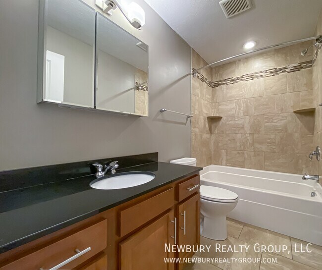 Building Photo - 147 Banksville Pl