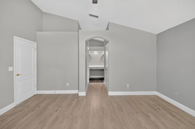 Building Photo - Renovated Brick Home in Gated Community