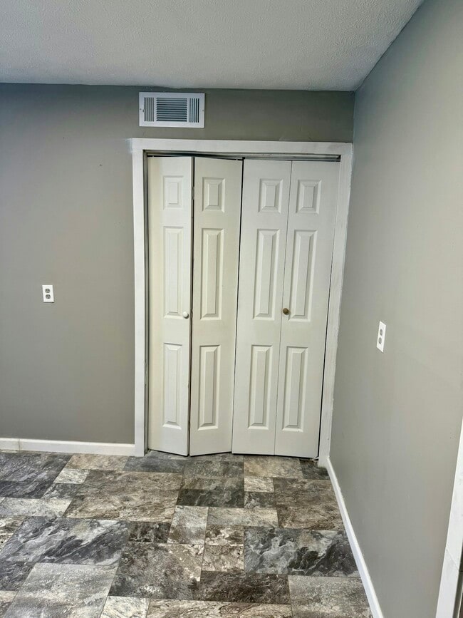 Building Photo - 1063 Capri Cir