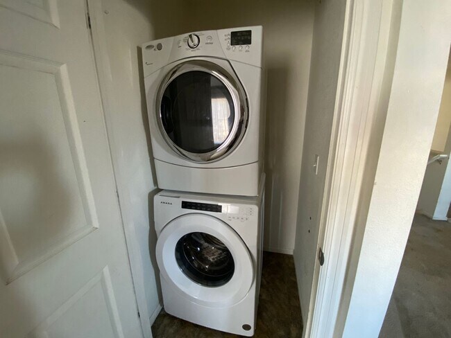 Building Photo - Three bathroom three bedroom home for rent