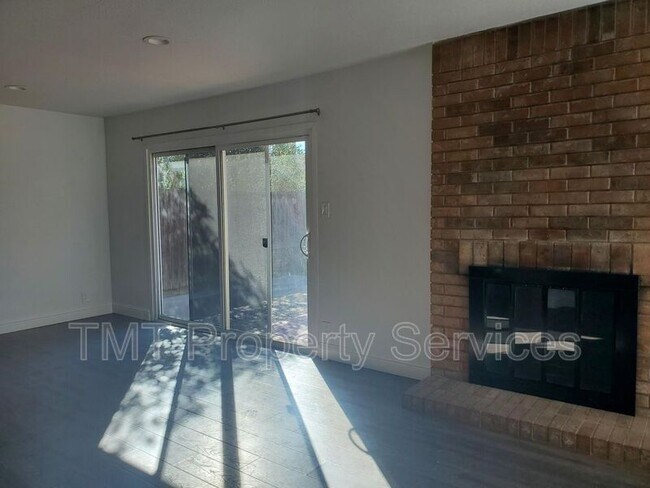 Building Photo - 9002 Salmon Falls Dr