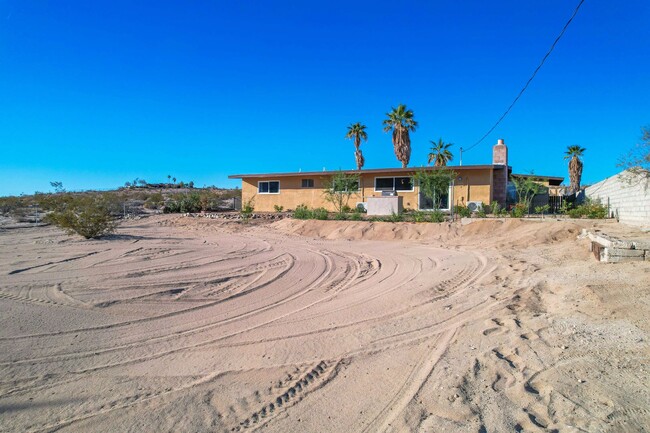 Building Photo - Beautifully Updated Home