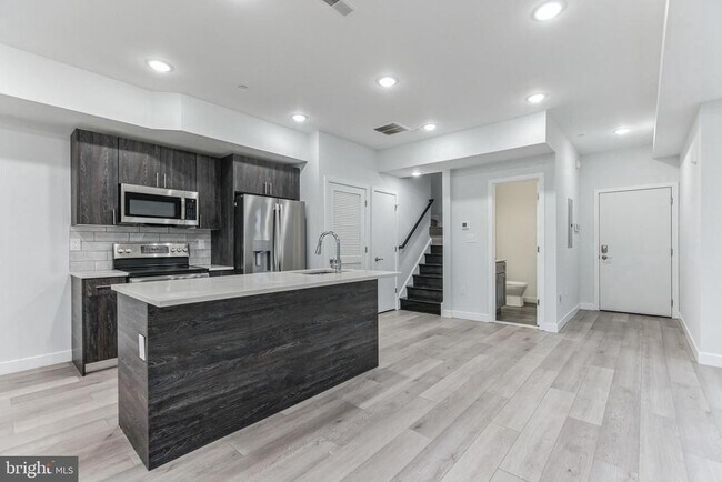 Building Photo - 2301 N 6th St