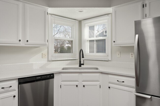 Building Photo - 2236 Sunleaf Ct